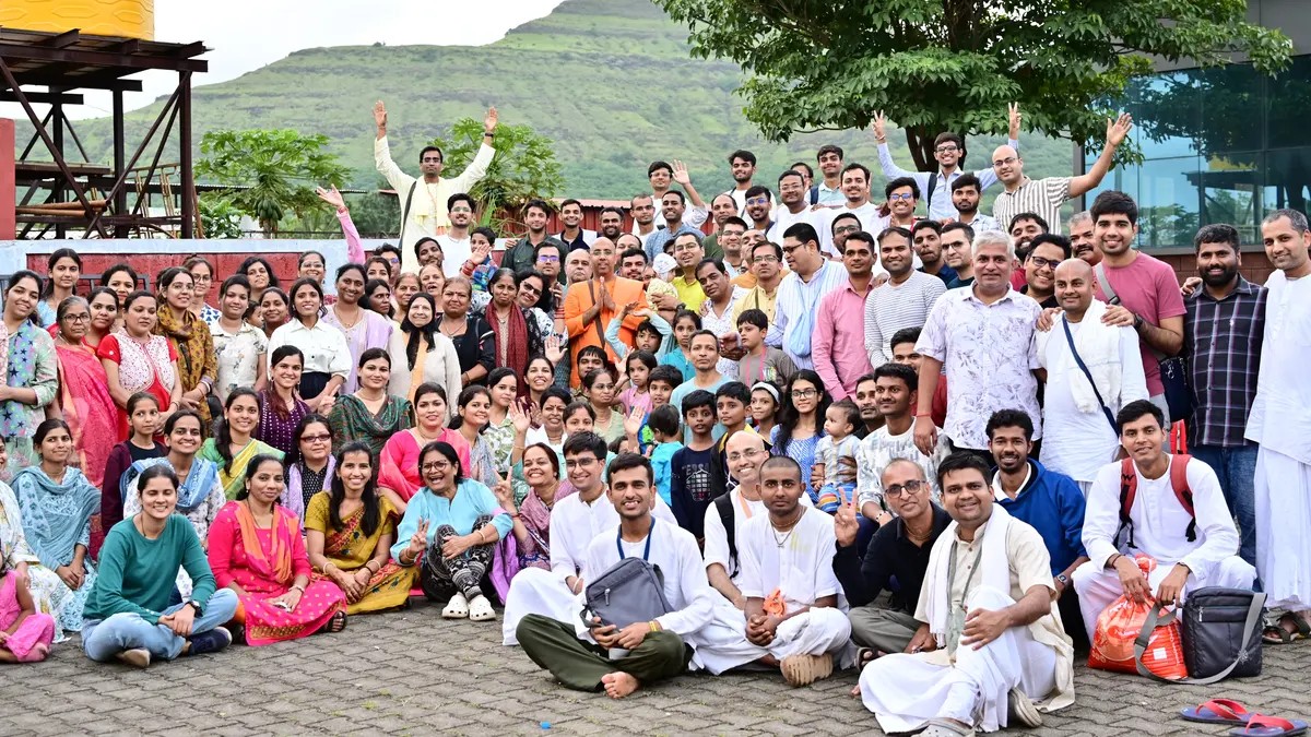 F.O.L.K. volunteers gathered for seva with Evolve Pune
