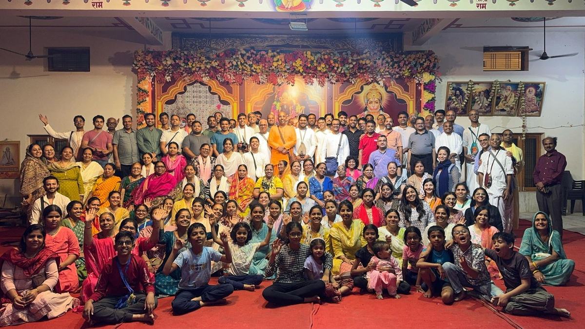 F.O.L.K. volunteers celebrating together at Evolve Pune