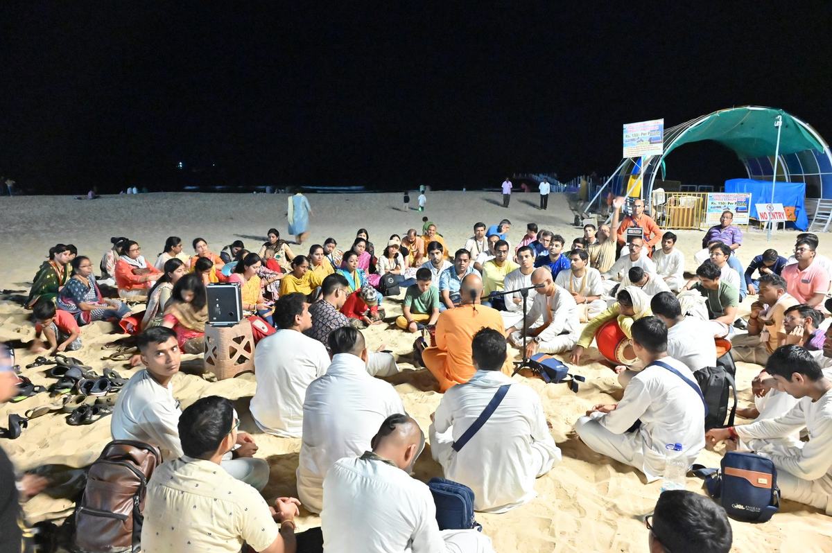 Retreat participants gathered for a session with Evolve Pune