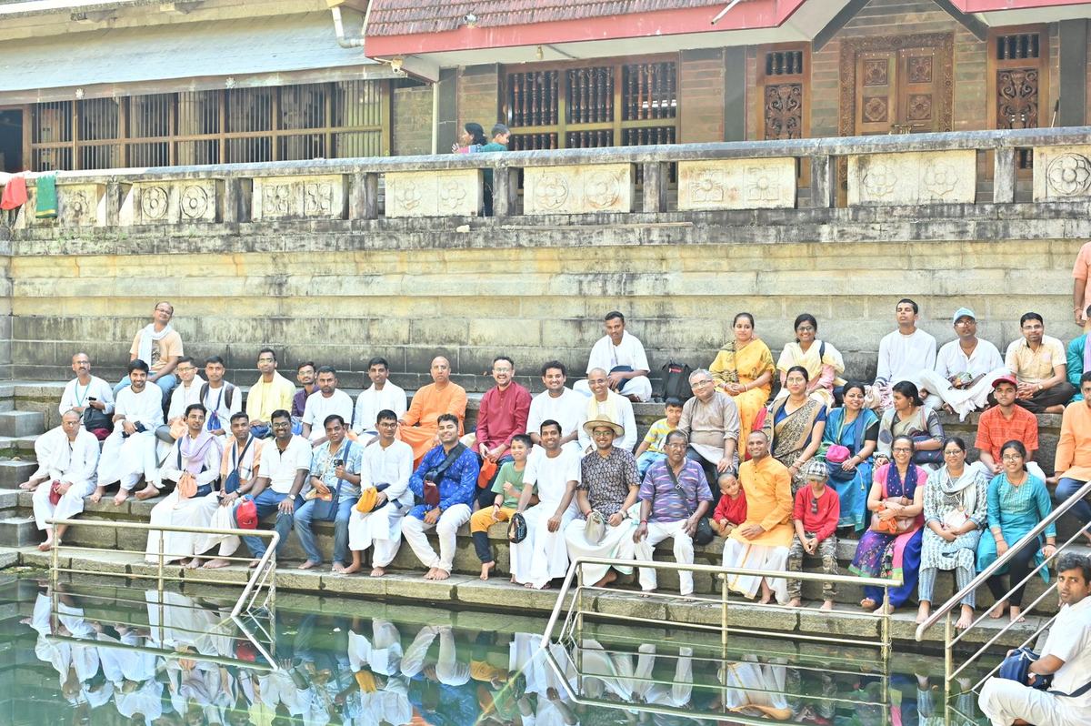 Evolve Pune retreat group during an outdoor gathering