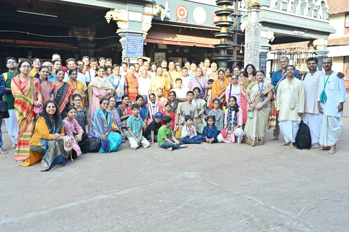 Evolve Pune retreat participants at a holy place in India